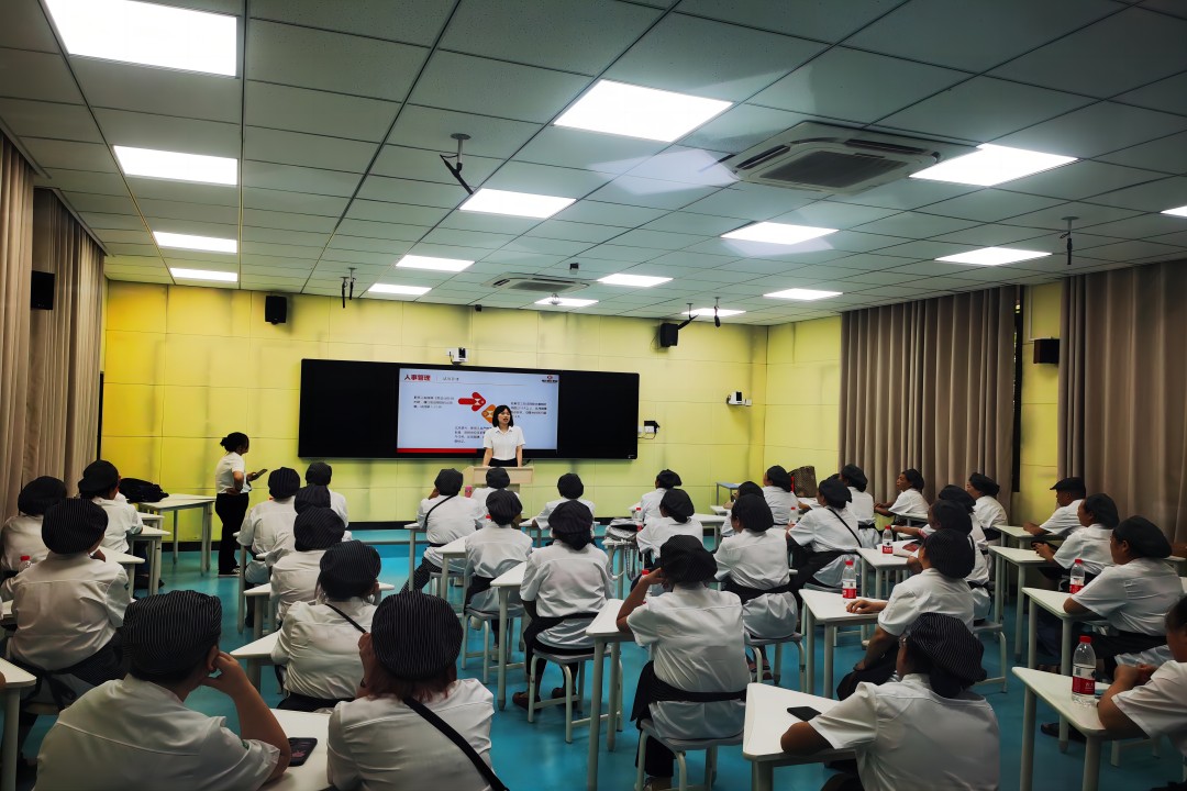 凯时尊龙人生就是博餐饮集团开展2023年度秋季学期开学前食堂事情职员专项培训